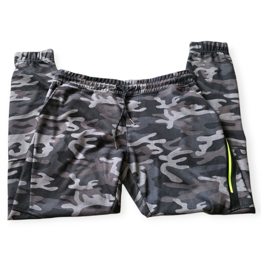 Ring Of Fire Men's Grey Camo Joggers, Size Small